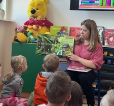 Powiększ zdjęcie Dzieci z grupy II z wizytą w Bibliotece.