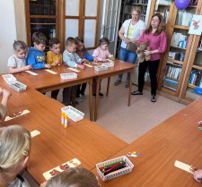 Powiększ zdjęcie Dzieci z grupy II z wizytą w Bibliotece.