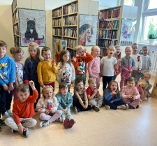 Powiększ zdjęcie Dzieci z grupy II z wizytą w Bibliotece.