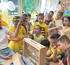 Powiększ zdjęcie DZIEŃ PSZCZOŁY