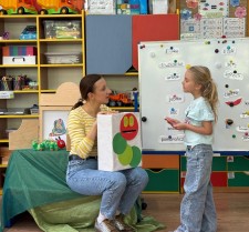 Powiększ zdjęcie Zajęcie koleżeńskie w grupie V