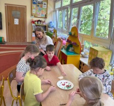 Powiększ zdjęcie Zajęcie koleżeńskie w grupie V